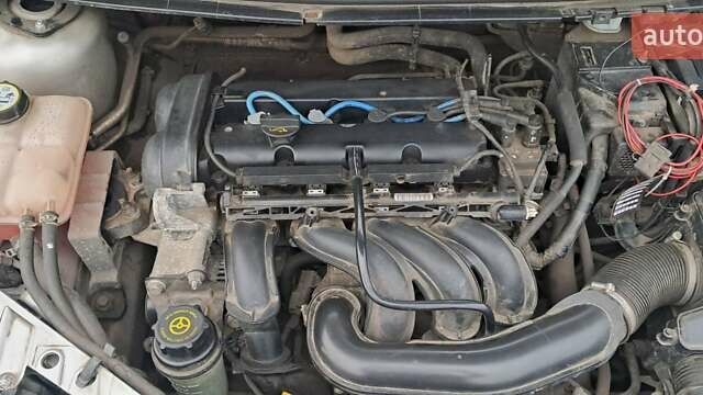 Сірий Форд Фокус, об'ємом двигуна 1.6 л та пробігом 219 тис. км за 4700 $, фото 4 на Automoto.ua