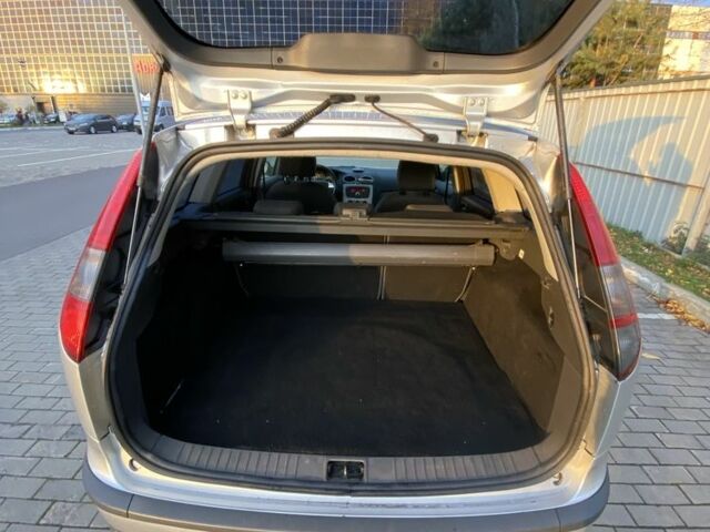 Серый Форд Фокус, объемом двигателя 1.6 л и пробегом 197 тыс. км за 4200 $, фото 18 на Automoto.ua