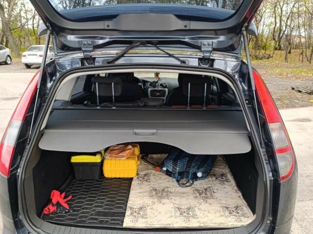 Серый Форд Фокус, объемом двигателя 1.6 л и пробегом 206 тыс. км за 5000 $, фото 5 на Automoto.ua