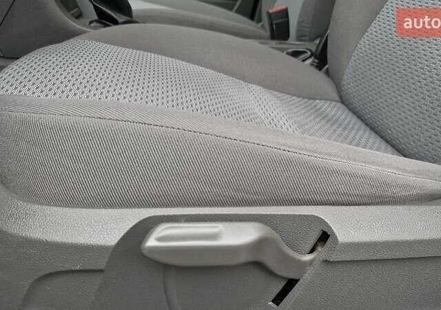 Серый Форд Фокус, объемом двигателя 1.6 л и пробегом 214 тыс. км за 5550 $, фото 30 на Automoto.ua