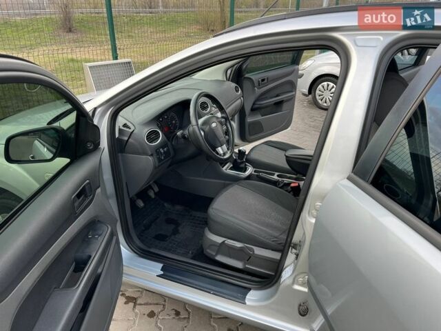 Сірий Форд Фокус, об'ємом двигуна 1.6 л та пробігом 255 тис. км за 3900 $, фото 7 на Automoto.ua