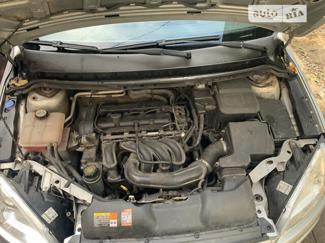 Сірий Форд Фокус, об'ємом двигуна 1.6 л та пробігом 175 тис. км за 4450 $, фото 3 на Automoto.ua