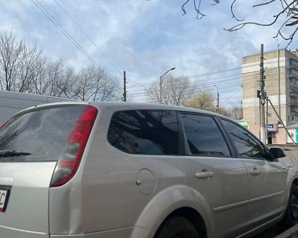 Серый Форд Фокус, объемом двигателя 1.6 л и пробегом 220 тыс. км за 3500 $, фото 2 на Automoto.ua