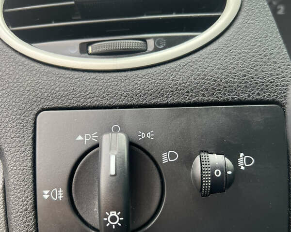 Форд Фокус 2007 в Житомире на Automoto.ua Серый Форд Фокус, объемом двигателя 1.6 л и пробегом 289 тыс. км за 5100 $, фото 16 на Automoto.ua