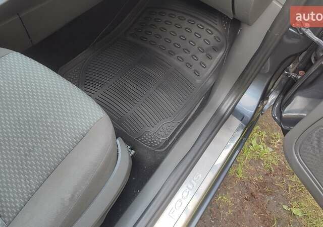 Серый Форд Фокус, объемом двигателя 1.6 л и пробегом 249 тыс. км за 5400 $, фото 8 на Automoto.ua