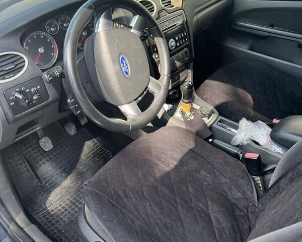 Серый Форд Фокус, объемом двигателя 2 л и пробегом 240 тыс. км за 5500 $, фото 3 на Automoto.ua