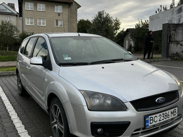 Серый Форд Фокус, объемом двигателя 1.6 л и пробегом 318 тыс. км за 4200 $, фото 1 на Automoto.ua