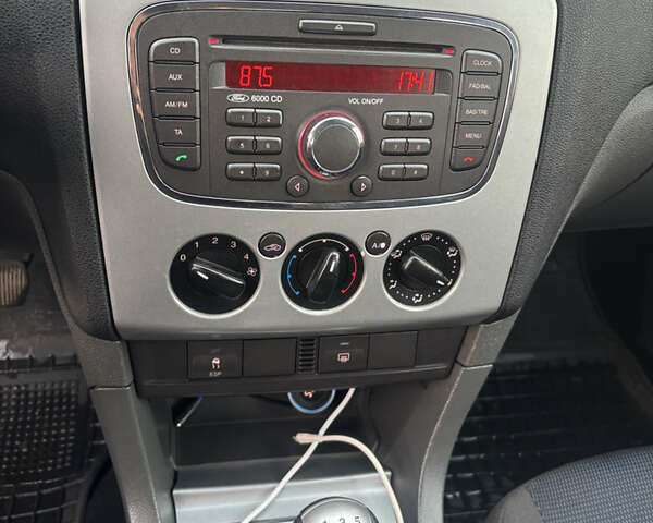 Сірий Форд Фокус, об'ємом двигуна 1.56 л та пробігом 322 тис. км за 4000 $, фото 9 на Automoto.ua