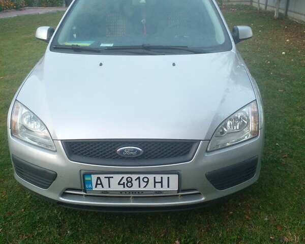 Серый Форд Фокус, объемом двигателя 1.6 л и пробегом 193 тыс. км за 5400 $, фото 7 на Automoto.ua