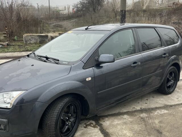 Серый Форд Фокус, объемом двигателя 1.6 л и пробегом 250 тыс. км за 4000 $, фото 1 на Automoto.ua