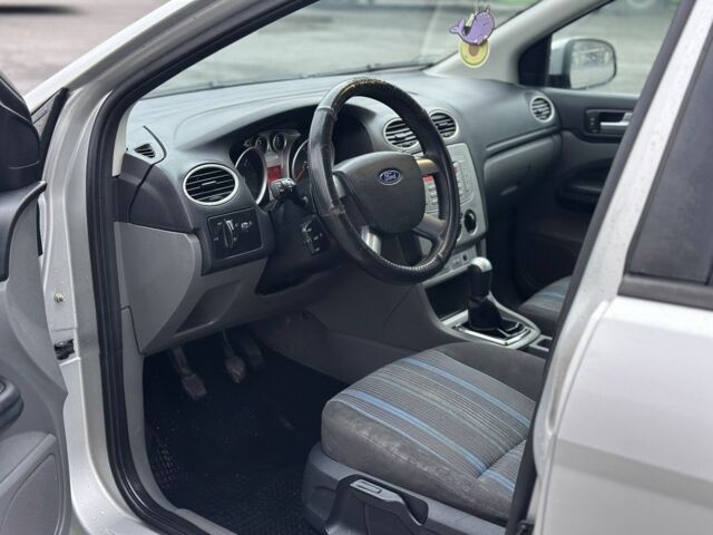 Серый Форд Фокус, объемом двигателя 1.3 л и пробегом 123 тыс. км за 2700 $, фото 4 на Automoto.ua