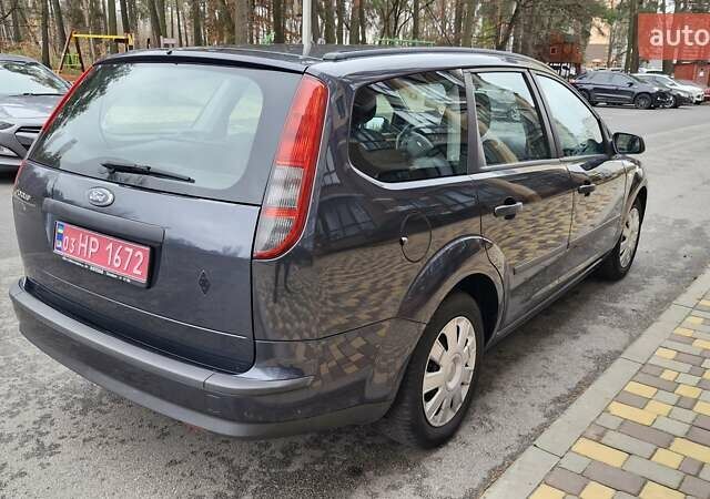 Серый Форд Фокус, объемом двигателя 1.6 л и пробегом 214 тыс. км за 5550 $, фото 2 на Automoto.ua