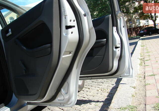 Сірий Форд Фокус, об'ємом двигуна 1.8 л та пробігом 224 тис. км за 6300 $, фото 15 на Automoto.ua