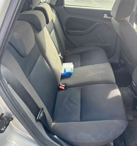 Серый Форд Фокус, объемом двигателя 1.56 л и пробегом 326 тыс. км за 3700 $, фото 10 на Automoto.ua