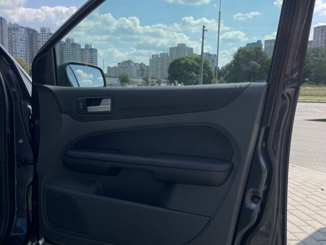 Сірий Форд Фокус, об'ємом двигуна 1.6 л та пробігом 188 тис. км за 4200 $, фото 13 на Automoto.ua