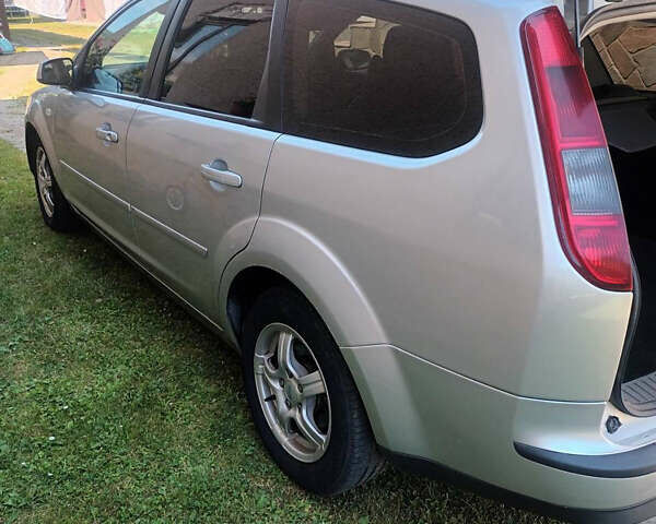 Серый Форд Фокус, объемом двигателя 1.56 л и пробегом 240 тыс. км за 4500 $, фото 2 на Automoto.ua