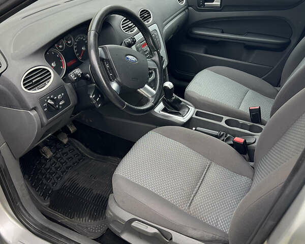 Сірий Форд Фокус, об'ємом двигуна 1.6 л та пробігом 255 тис. км за 4750 $, фото 8 на Automoto.ua