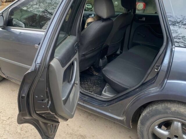 Серый Форд Фокус, объемом двигателя 1.6 л и пробегом 270 тыс. км за 3450 $, фото 10 на Automoto.ua