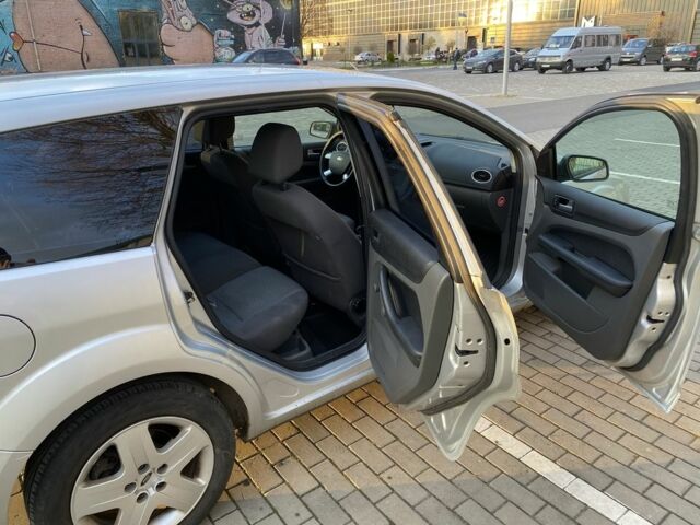 Серый Форд Фокус, объемом двигателя 1.6 л и пробегом 197 тыс. км за 4200 $, фото 12 на Automoto.ua