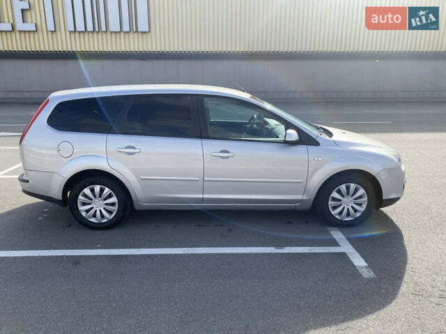 Серый Форд Фокус, объемом двигателя 1.6 л и пробегом 224 тыс. км за 4950 $, фото 4 на Automoto.ua