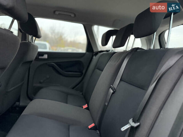 Сірий Форд Фокус, об'ємом двигуна 1.8 л та пробігом 200 тис. км за 4200 $, фото 71 на Automoto.ua