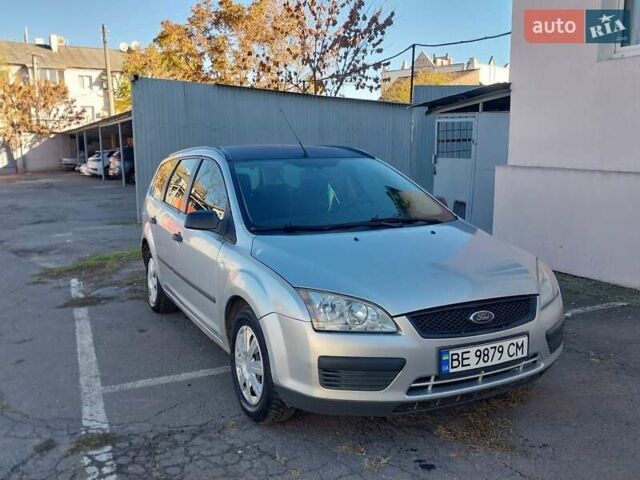 Серый Форд Фокус, объемом двигателя 1.6 л и пробегом 211 тыс. км за 3600 $, фото 4 на Automoto.ua