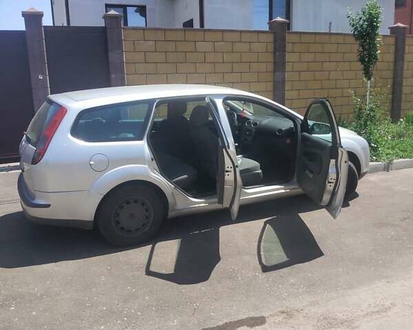 Серый Форд Фокус, объемом двигателя 1.6 л и пробегом 208 тыс. км за 4900 $, фото 9 на Automoto.ua