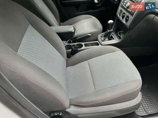 Серый Форд Фокус, объемом двигателя 1.39 л и пробегом 265 тыс. км за 4300 $, фото 19 на Automoto.ua