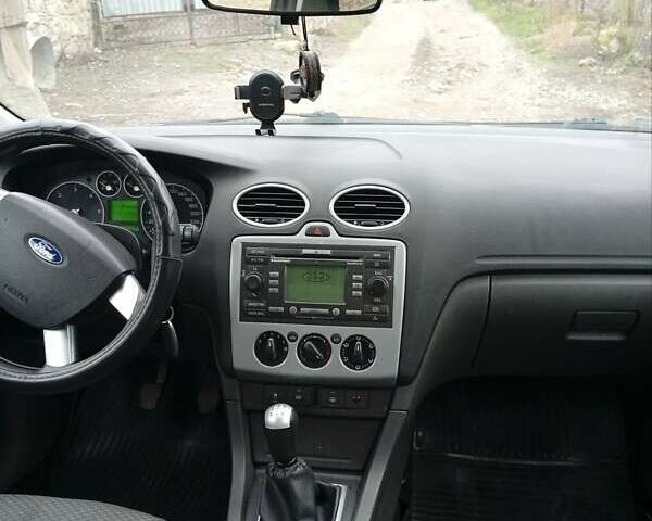 Серый Форд Фокус, объемом двигателя 1.56 л и пробегом 270 тыс. км за 3600 $, фото 8 на Automoto.ua