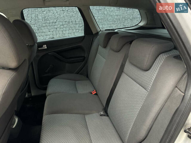 Серый Форд Фокус, объемом двигателя 1.6 л и пробегом 249 тыс. км за 3599 $, фото 9 на Automoto.ua