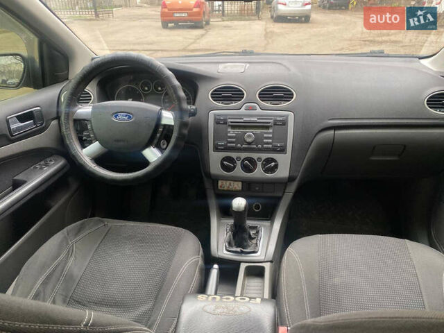 Серый Форд Фокус, объемом двигателя 1.56 л и пробегом 270 тыс. км за 3450 $, фото 13 на Automoto.ua