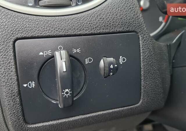 Серый Форд Фокус, объемом двигателя 1.6 л и пробегом 214 тыс. км за 5550 $, фото 26 на Automoto.ua