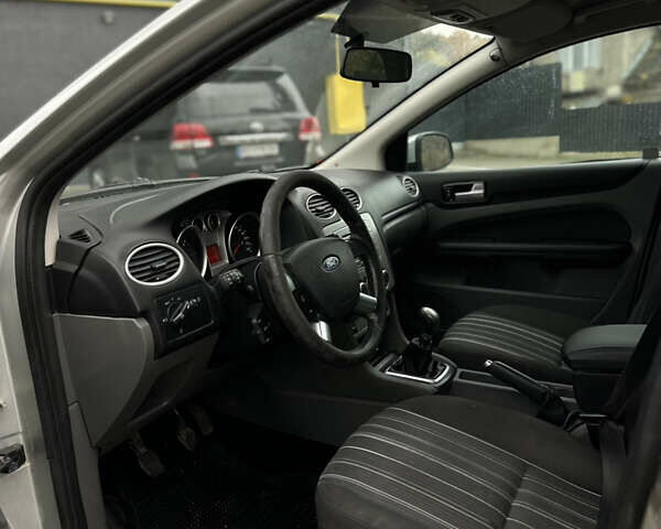 Форд Фокус 2007 в Кременце на Automoto.ua Серый Форд Фокус, объемом двигателя 1.56 л и пробегом 238 тыс. км за 4950 $, фото 15 на Automoto.ua