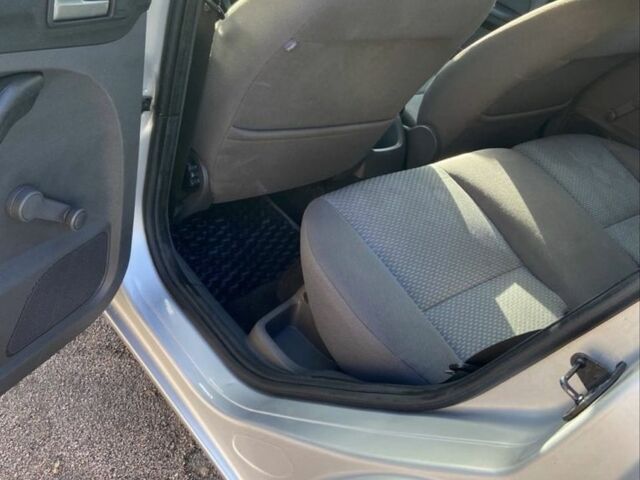 Серый Форд Фокус, объемом двигателя 1.6 л и пробегом 250 тыс. км за 2800 $, фото 5 на Automoto.ua