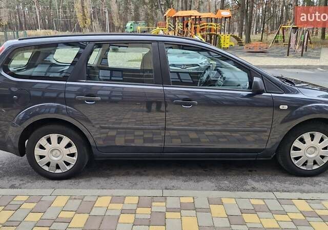 Серый Форд Фокус, объемом двигателя 1.6 л и пробегом 214 тыс. км за 5550 $, фото 3 на Automoto.ua