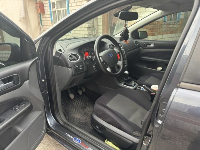 Серый Форд Фокус, объемом двигателя 1.6 л и пробегом 215 тыс. км за 5800 $, фото 4 на Automoto.ua