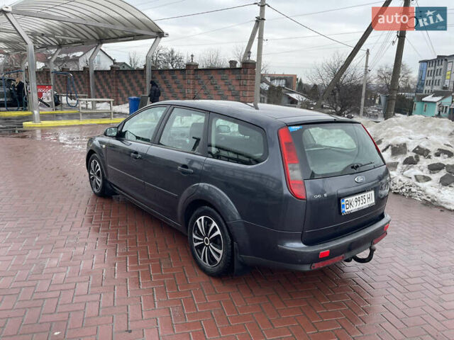 Серый Форд Фокус, объемом двигателя 1.6 л и пробегом 327 тыс. км за 3950 $, фото 5 на Automoto.ua