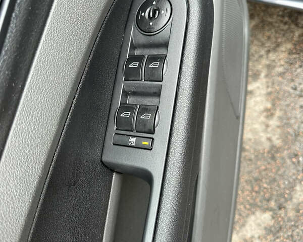 Серый Форд Фокус, объемом двигателя 1.39 л и пробегом 180 тыс. км за 5000 $, фото 15 на Automoto.ua