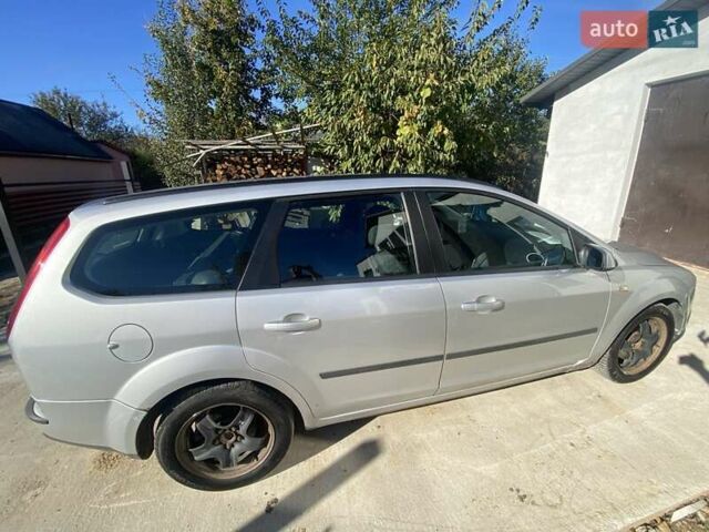 Серый Форд Фокус, объемом двигателя 1.6 л и пробегом 338 тыс. км за 4200 $, фото 1 на Automoto.ua