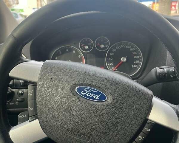 Серый Форд Фокус, объемом двигателя 1.6 л и пробегом 220 тыс. км за 3500 $, фото 8 на Automoto.ua