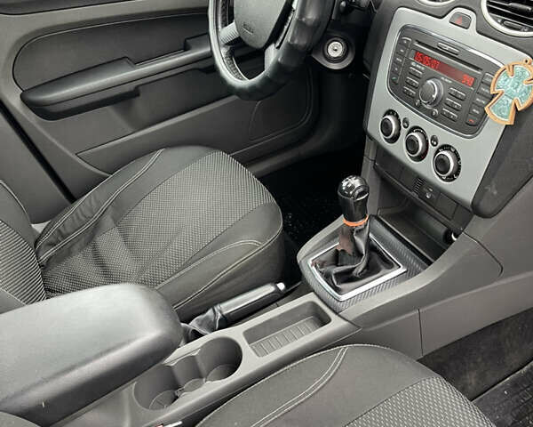 Серый Форд Фокус, объемом двигателя 1.6 л и пробегом 327 тыс. км за 3950 $, фото 22 на Automoto.ua