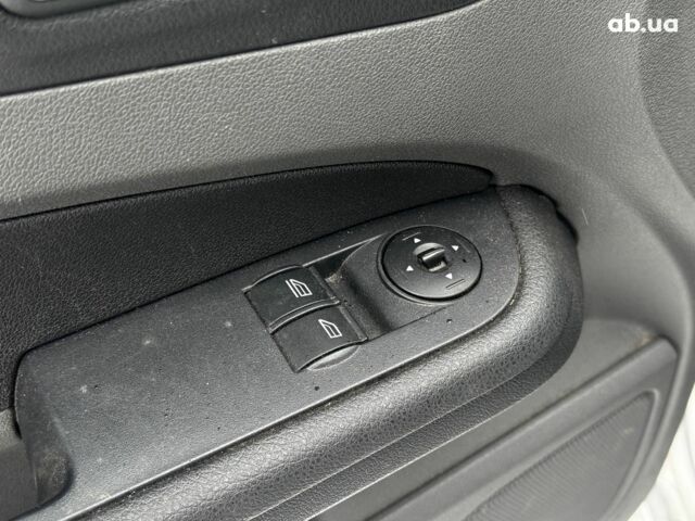 Серый Форд Фокус, объемом двигателя 1.6 л и пробегом 260 тыс. км за 4890 $, фото 19 на Automoto.ua