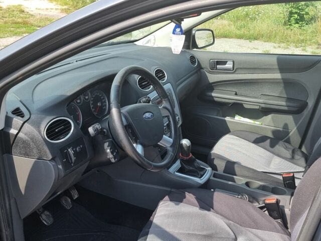 Сірий Форд Фокус, об'ємом двигуна 1.6 л та пробігом 370 тис. км за 4400 $, фото 5 на Automoto.ua