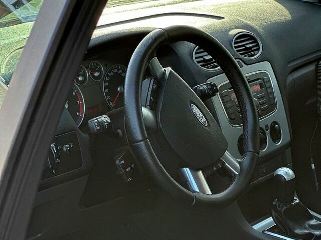 Серый Форд Фокус, объемом двигателя 1.6 л и пробегом 243 тыс. км за 4800 $, фото 9 на Automoto.ua