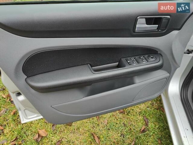 Серый Форд Фокус, объемом двигателя 1.8 л и пробегом 177 тыс. км за 5450 $, фото 8 на Automoto.ua