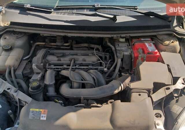 Сірий Форд Фокус, об'ємом двигуна 1.6 л та пробігом 256 тис. км за 4500 $, фото 13 на Automoto.ua