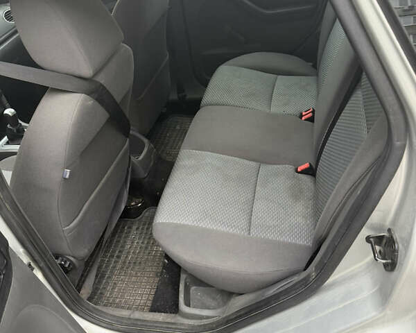 Серый Форд Фокус, объемом двигателя 1.6 л и пробегом 270 тыс. км за 3500 $, фото 8 на Automoto.ua