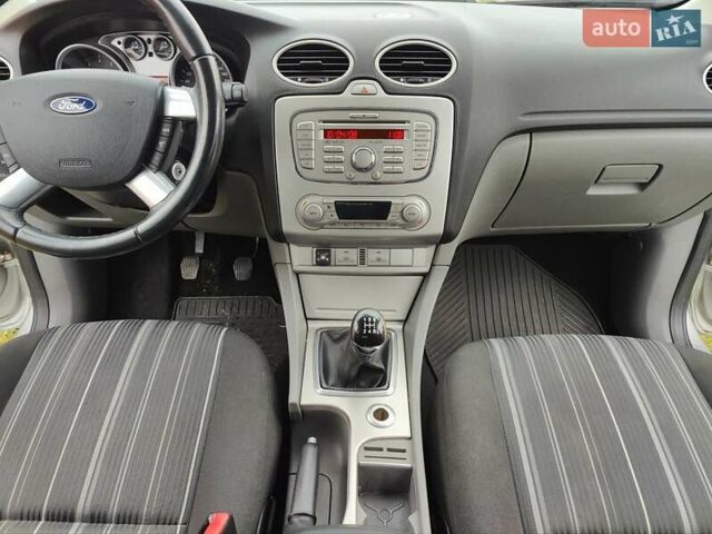 Серый Форд Фокус, объемом двигателя 1.8 л и пробегом 177 тыс. км за 5450 $, фото 22 на Automoto.ua