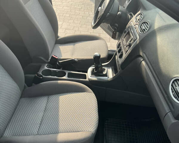 Серый Форд Фокус, объемом двигателя 1.6 л и пробегом 319 тыс. км за 5700 $, фото 8 на Automoto.ua