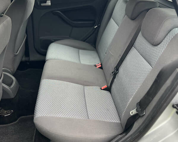 Сірий Форд Фокус, об'ємом двигуна 1.6 л та пробігом 255 тис. км за 4750 $, фото 14 на Automoto.ua